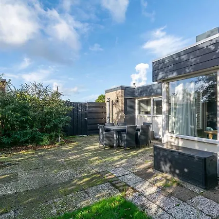 Ferienhaus Lovely Vacation 2 Km From The Beach! Sint Maartensvlotbrug