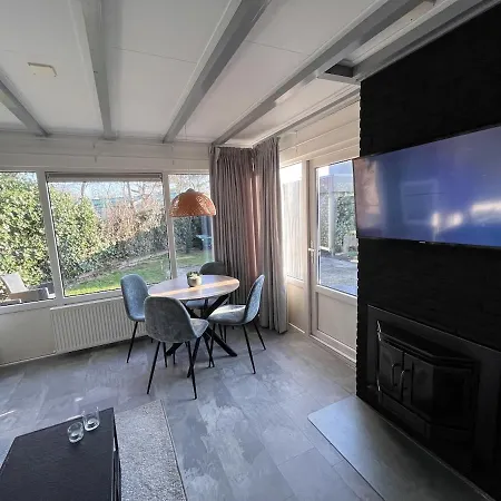 Ferienhaus Lovely Vacation 2 Km From The Beach! *