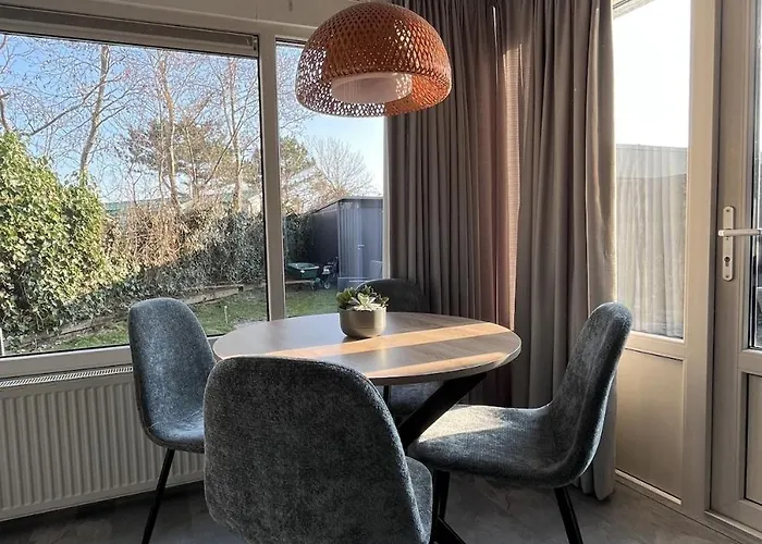 Ferienhaus Lovely Vacation 2 Km From The Beach! *