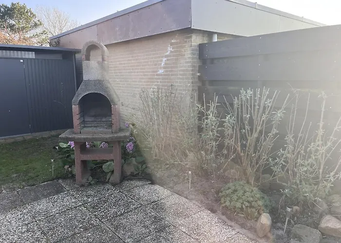 Ferienhaus Lovely Vacation 2 Km From The Beach! *